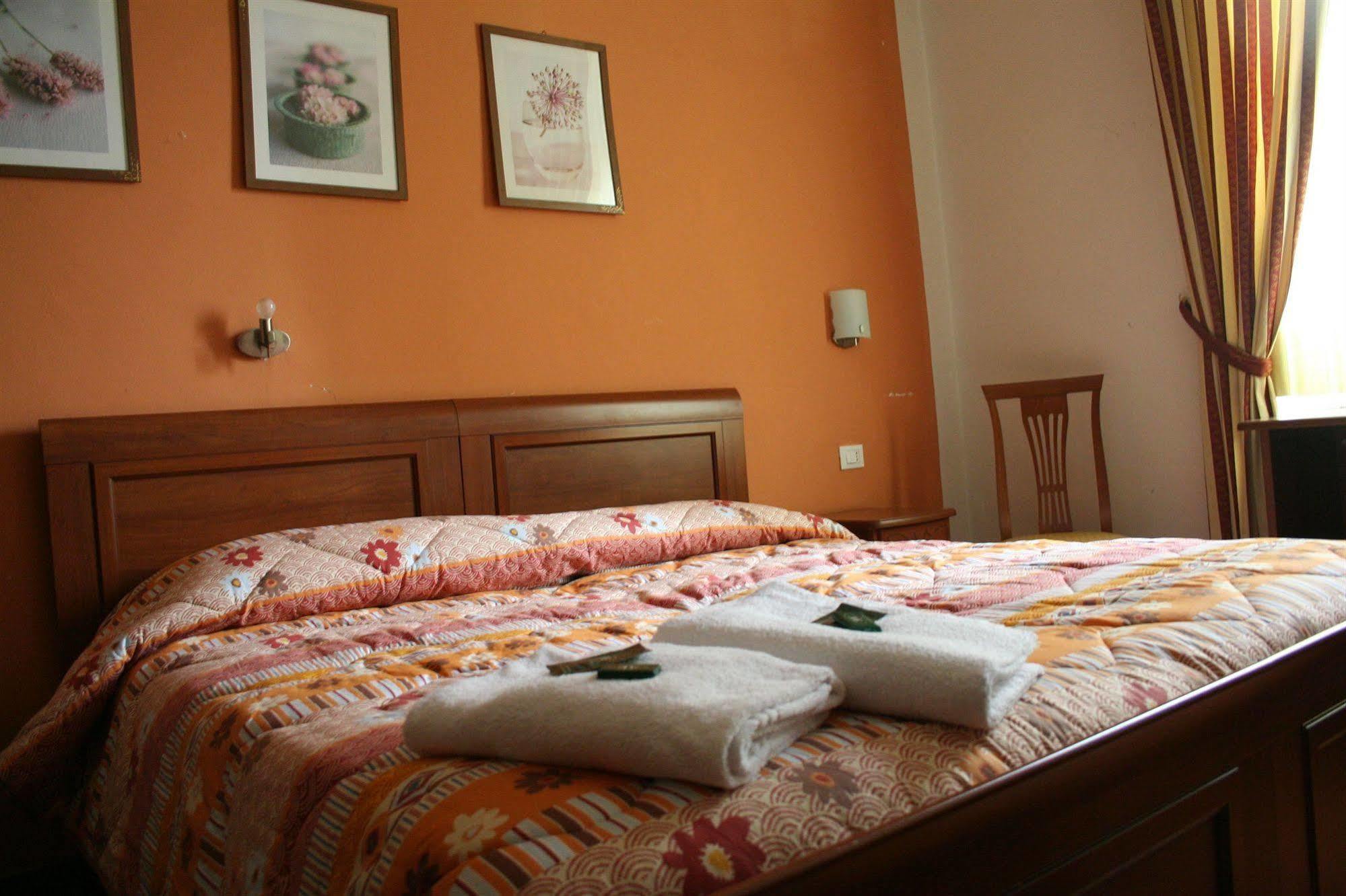 Hotel Edy Милан Экстерьер фото